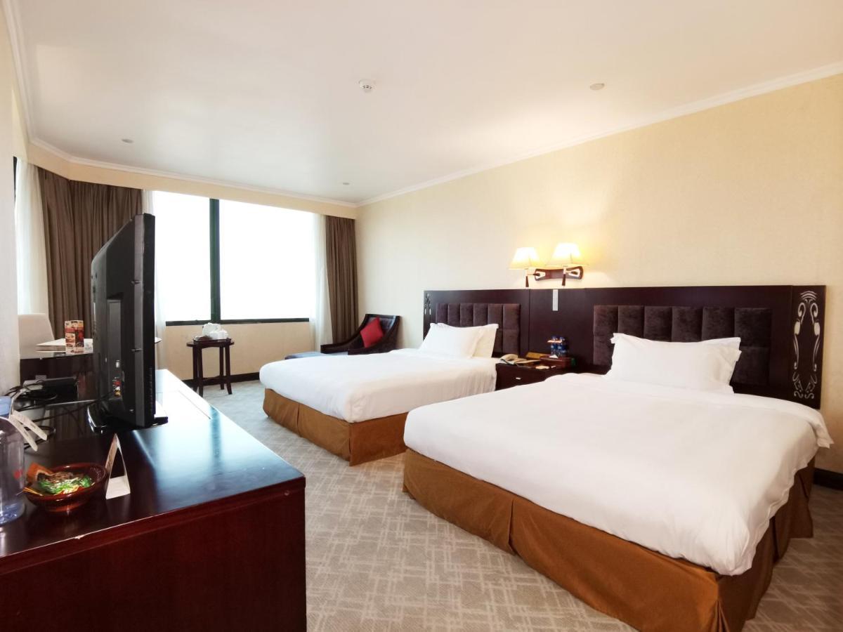 Majestic Hotel Гуанчжоу Экстерьер фото
