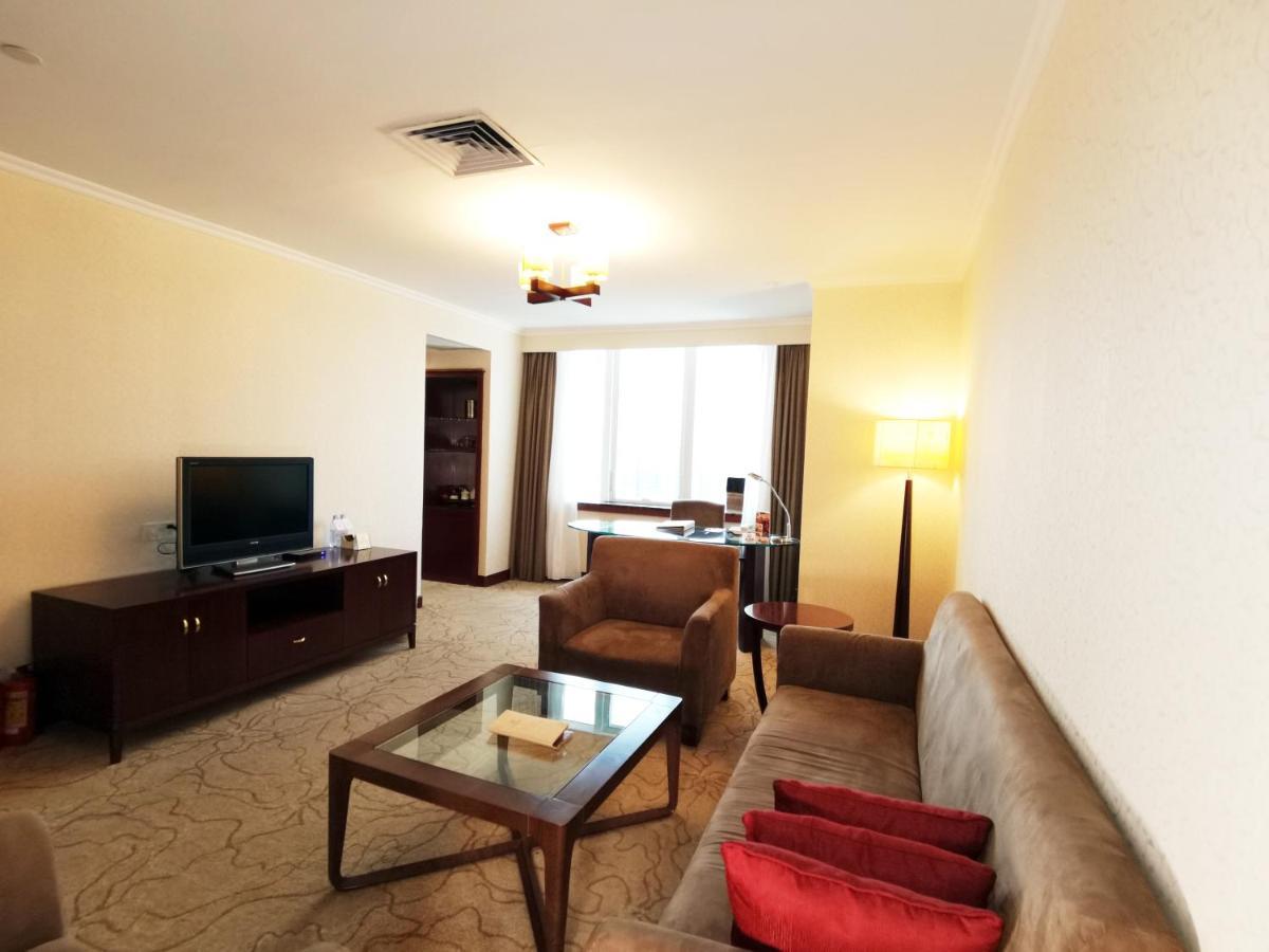 Majestic Hotel Гуанчжоу Экстерьер фото