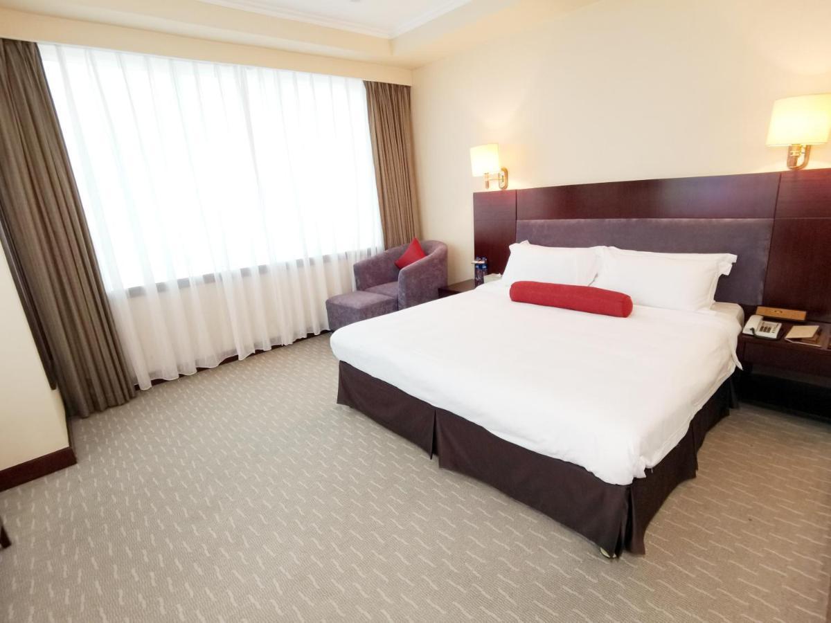 Majestic Hotel Гуанчжоу Экстерьер фото