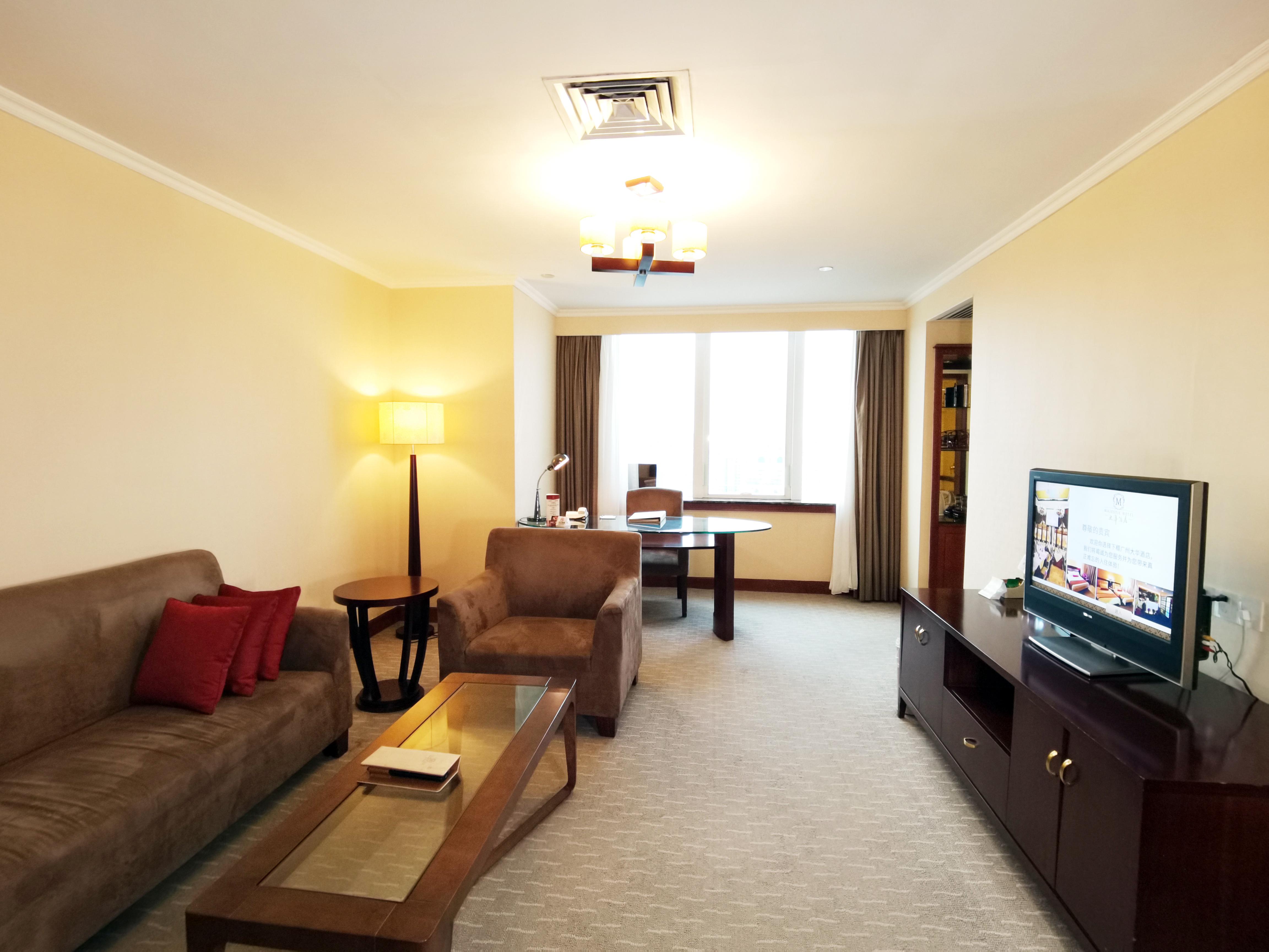 Majestic Hotel Гуанчжоу Экстерьер фото
